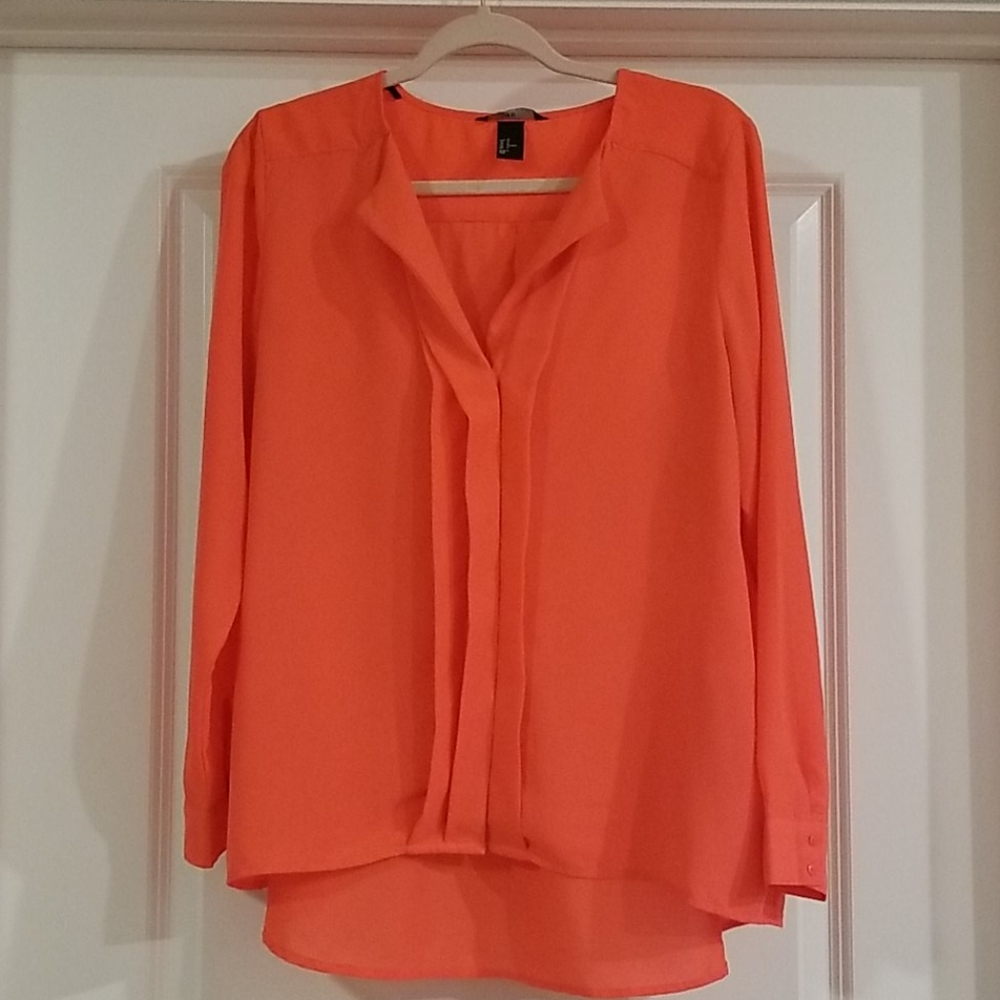 H & M V-neck button down blouse